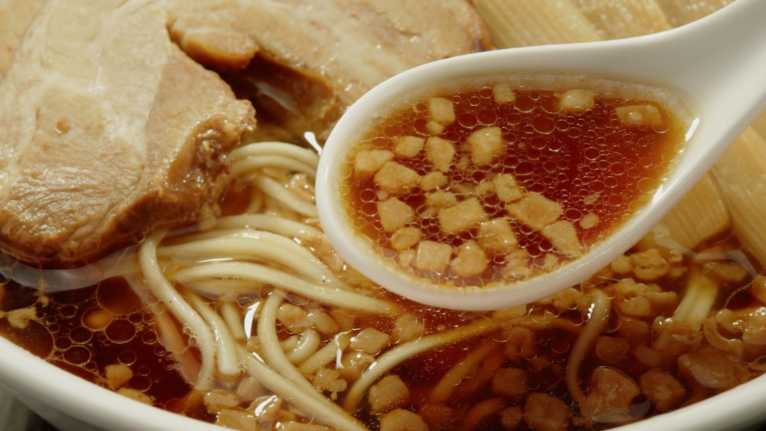 尾道ラーメンの特徴 豚の背脂